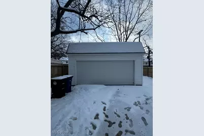 17012 Stockbridge Avenue, Loveland, OH 44128 - Photo 2