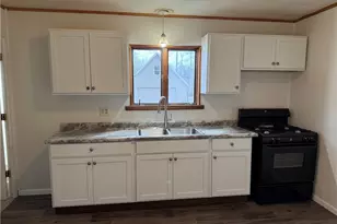 214 W 7th St, Uhrichsville, OH 44683 - Photo 12