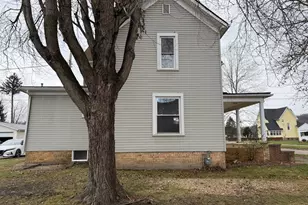 214 W 7th St, Uhrichsville, OH 44683 - Photo 2