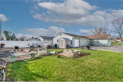 2208 Willowrow Avenue NE, Canton, OH 44705 - Photo 32