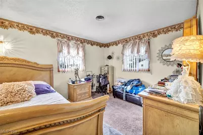 2208 Willowrow Avenue NE, Canton, OH 44705 - Photo 18