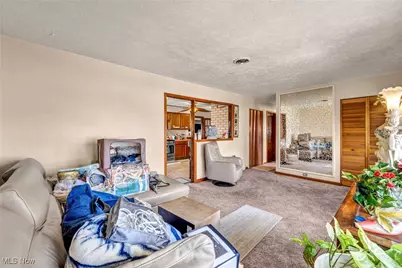 2208 Willowrow Avenue NE, Canton, OH 44705 - Photo 8