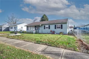 2208 Willowrow Ave NE, Canton, OH 44705 - Photo 4