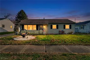 2208 Willowrow Ave NE, Canton, OH 44705 - Photo 2