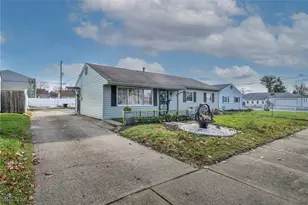 2208 Willowrow Ave NE, Canton, OH 44705 - Photo 4