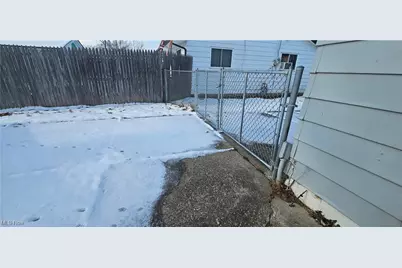 2046 Homewood Drive, Lorain, OH 44055 - Photo 32