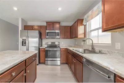 373 Pebble Creek Court, Amherst, OH 44001 - Photo 12