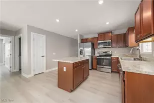 373 Pebble Creek Ct, Amherst, OH 44001 - Photo 14