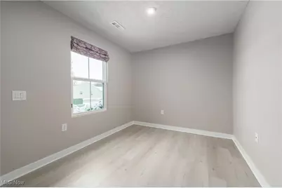 373 Pebble Creek Court, Amherst, OH 44001 - Photo 6