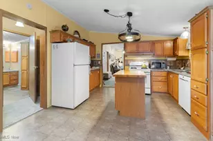 131 Birchbark Dr, Elyria, OH 44035 - Photo 8