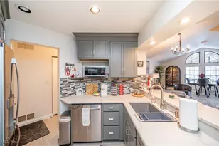 1173 Red Tail Hawk Ct, Youngstown, OH 44512 - Photo 16