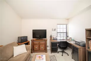 1173 Red Tail Hawk Ct, Youngstown, OH 44512 - Photo 26