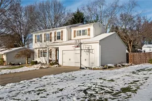 256 High Point Cir, Tallmadge, OH 44278 - Photo 2