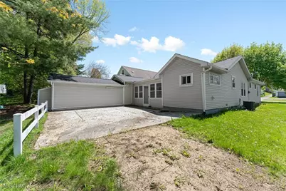 1515 39th Street NW, Canton, OH 44709 - Photo 2