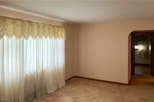 193 Renee Dr, Struthers, OH 44471 - Photo 2