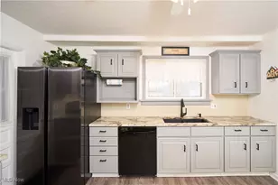 5220 Center Rd, Brunswick Hills, OH 44212 - Photo 8