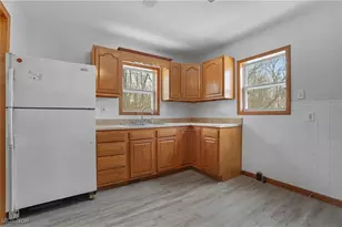 2218 Lee Dr, Akron, OH 44306 - Photo 8