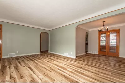 38241 Roselawn Avenue, Willoughby, OH 44094 - Photo 4