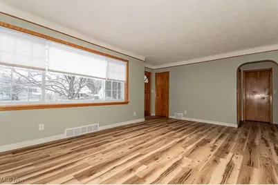 38241 Roselawn Avenue, Willoughby, OH 44094 - Photo 2