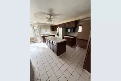 7090 Euclid Chardon Road, Kirtland, OH 44094 - Photo 4