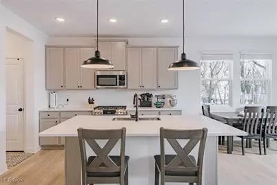 543 S. Rhodes Avenue, Akron, OH 44307 - Photo 8