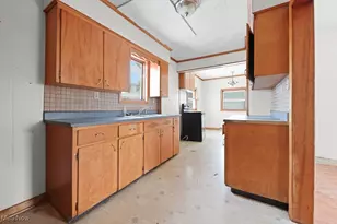 228 W Oxford St, Alliance, OH 44601 - Photo 2