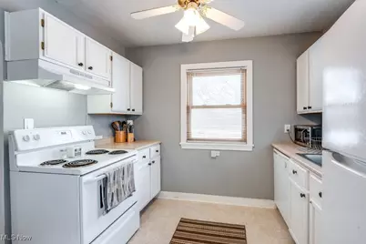 1042 Hartshorn Street, Alliance, OH 44601 - Photo 4