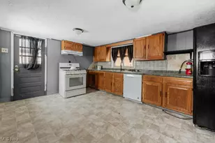 234 Rosenberry St, Alliance, OH 44601 - Photo 4