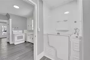 1417 Harrisburg Rd NE, Canton, OH 44705 - Photo 32