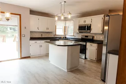 3069 W Castle Circle NW, Massillon, OH 44647 - Photo 2