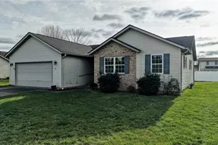 412 Taylor Dr SW, New Philadelphia, OH 44663 - Photo 2