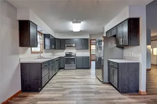 412 Taylor Dr SW, New Philadelphia, OH 44663 - Photo 6