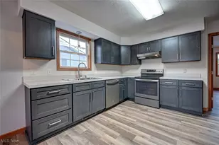 412 Taylor Dr SW, New Philadelphia, OH 44663 - Photo 8