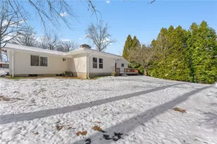 655 Blueberry Hill Dr, Canfield, OH 44406 - Photo 4