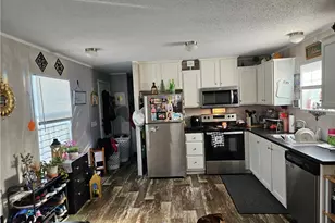 81 Hyland Dr, Akron, OH 44312 - Photo 4