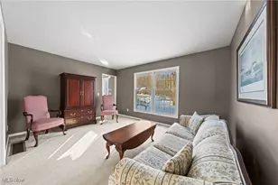 9201 Old Meadow Dr, Chagrin Falls, OH 44023 - Photo 6