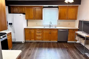 1184 Mayfair Dr, Green Hills, OH 44131 - Photo 2