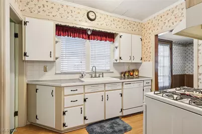 79 20th Street SW, Barberton, OH 44203 - Photo 12