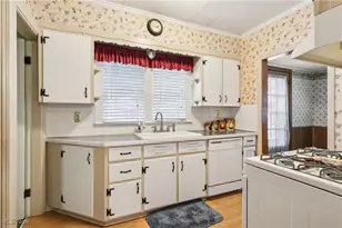 79 20th St SW, Barberton, OH 44203 - Photo 12