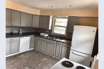 809 Delia Avenue, Martins Ferry, OH 43935 - Photo 6