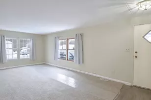 11062 Leader Rd, Chardon, OH 44024 - Photo 4