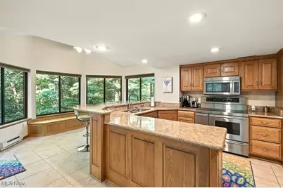 2180 Stone Creek Trail, Cuyahoga Falls, OH 44223 - Photo 20