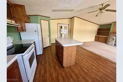 9859 Mapleton Street SE, East Canton, OH 44730 - Photo 10