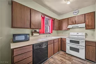 1310 Lindenwood Dr, Lorain, OH 44053 - Photo 4