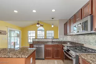 38209 Lonsdale Pl, Willoughby, OH 44094 - Photo 2