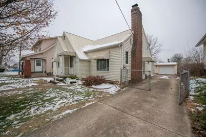 1805 Gibbs Avenue NE, Canton, OH 44705 - Photo 2