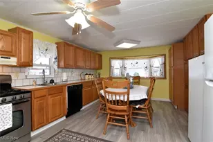 34424 Euclid Ave, Willoughby, OH 44094 - Photo 6