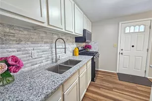 214 Hamrock Dr, Campbell, OH 44405 - Photo 4