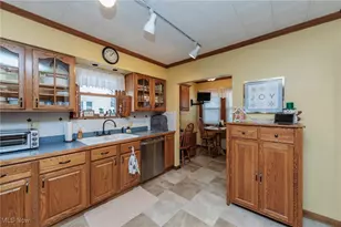 2376 Wyandotte Ave, Cuyahoga Falls, OH 44223 - Photo 10