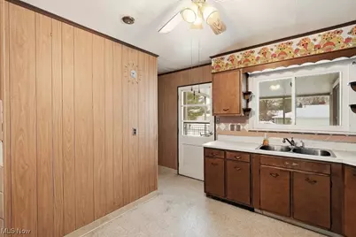 1405 Northmoreland Boulevard, Cuyahoga Falls, OH 44221 - Photo 10